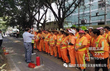 今天，我们来当消防员